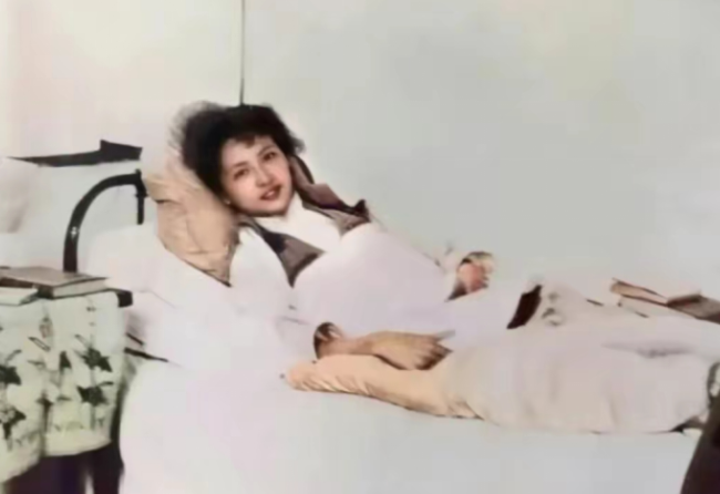 1929年，林徽因刚生了孩子，被撑大的肚子还没恢复，梁思成却拿起相机一顿拍！19