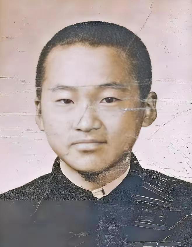 李敖1997年把自己收藏的胡适手稿、孙中山字画全拿去卖了，凑了三千三百万台币。当