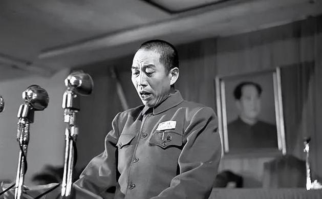 1951年，原马家军改编的解放军7师，部分官兵发动叛乱。王震叫来7师师长，质问：