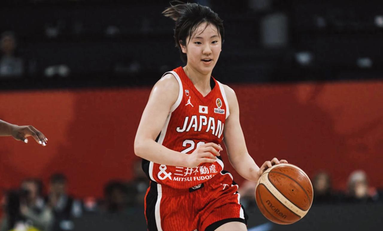 日本女篮主教练终场哨响后掩面：“赢了世界第7，可世界杯快没戏了。”昨晚伊斯坦布尔