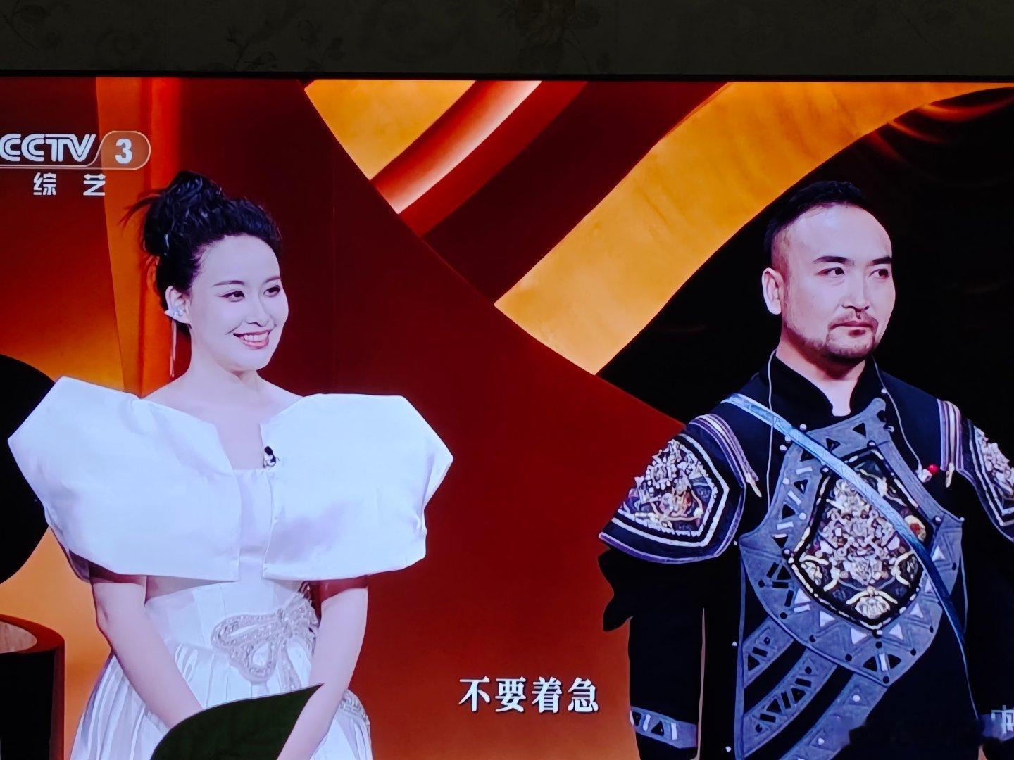 央视《中国唱将》不如湖南卫视《声鸣远扬》火，与其说因为娱乐性不强，不如说门槛太高