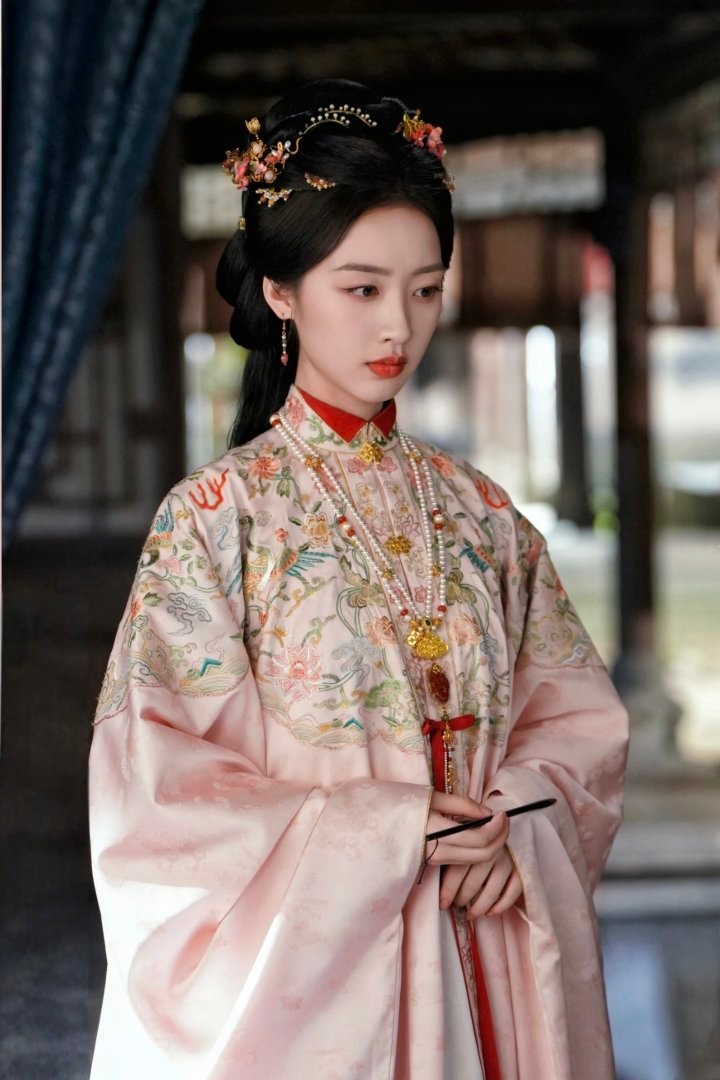 古装剧10位明朝古装美人！1：谭松韵《兰香如故》许兰香/沈嘉兰2：邓恩熙《花开锦绣》傅庭芸3：杨紫《