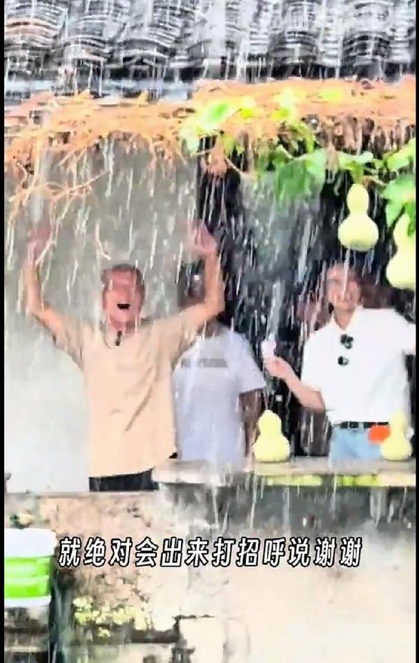 绍兴葫芦娃爷爷意外走红，背后却是一位失独老人浙江绍兴书圣故里的水乡老街，最