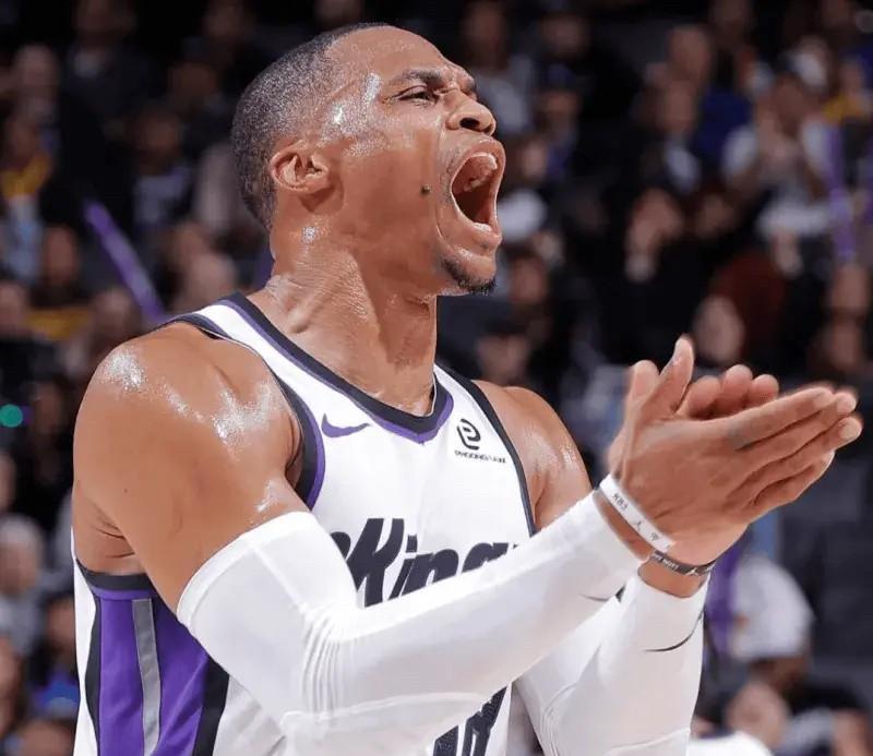 威少这项记录恐怕无人能破了！国王战胜勇士，威少砍下23分16篮板10助攻的三双