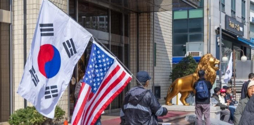 韩国爆发反华浪潮，联合国罕见警告韩国街头乱糟糟，一群人举