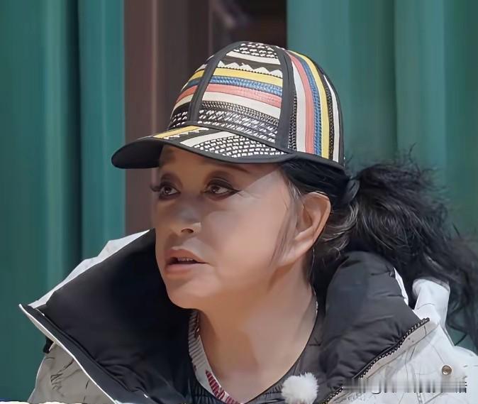 这《一路繁花》节目组是经费紧张没请化妆师吗？怎么感觉跟乡村大舞台的水平。尤其