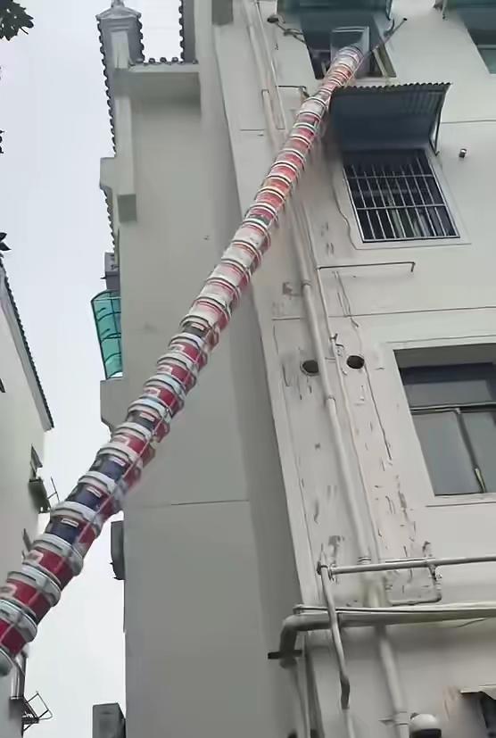 真正的智慧，从来都藏在烟火气里！安徽这位大哥真的太让人佩服了，靠37个废塑料桶，