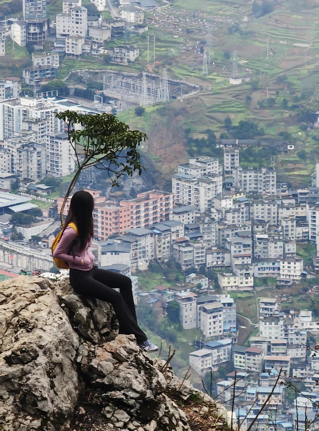 前不久才去了重庆市彭水县旅游，彭水县位于重庆的东南部，与湖北省、贵州省交界，地处