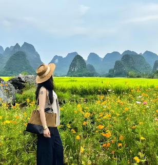 一位退休多年的长者说：“人一旦退休了，只要你肯安安静静待在家里，少出门、少社