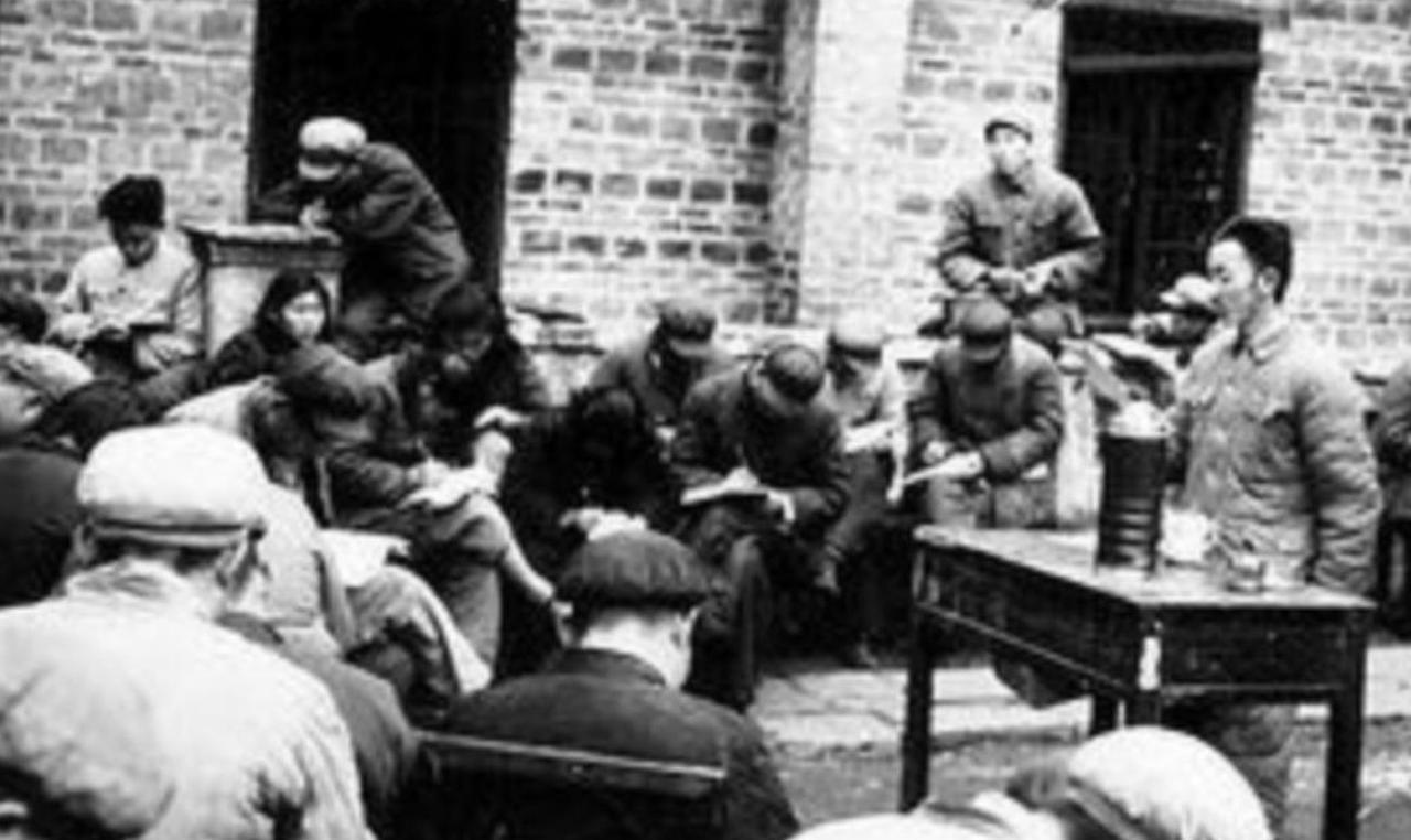 上世纪50年代初，福州台江试点评定阶级成分时，下杭街咸康参号西向约100米所住的