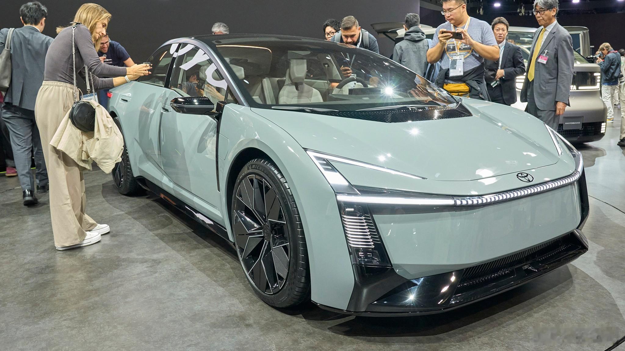 不得不说丰田在设计这条路上真是越来越放飞自我了[笑着哭]​​​