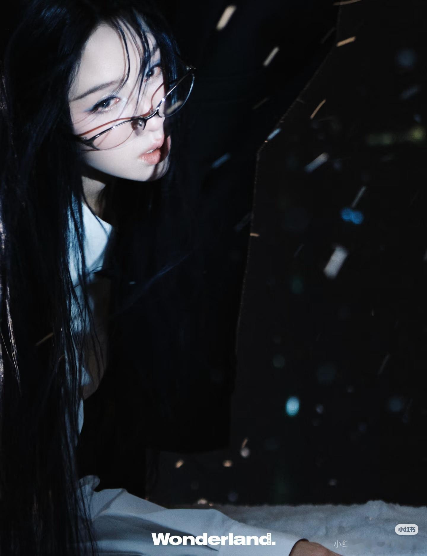 柳宗源拍的陈都灵，清冷美人与冷感都市氛围的日与夜，咋这么会拍！