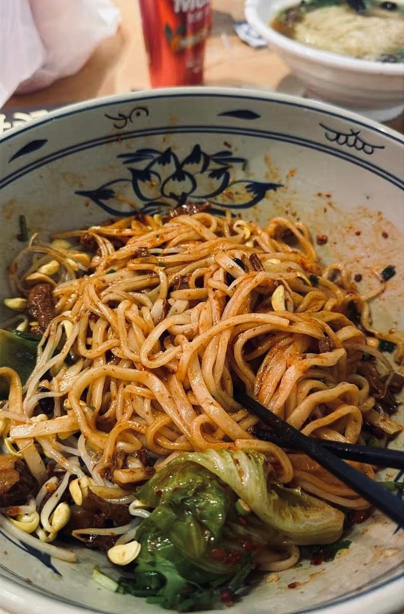 炫了一大盆面条快乐​​​