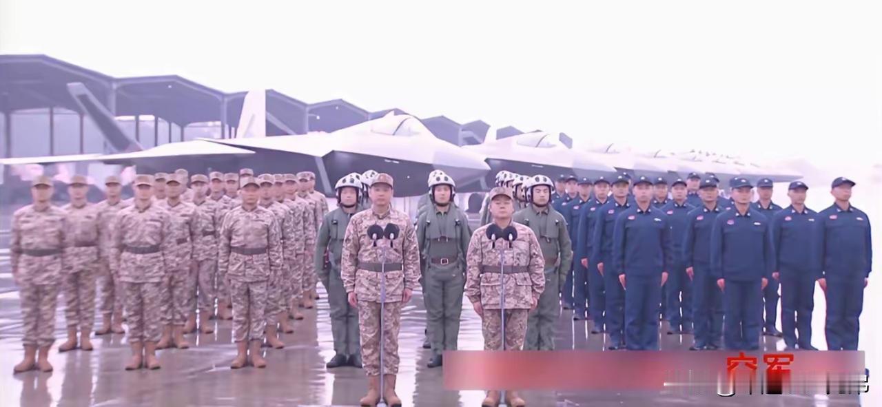 解放军南部战区空军，在春节前夕高调展示自己换装的国产“威龙”隐身战斗机，从电视画