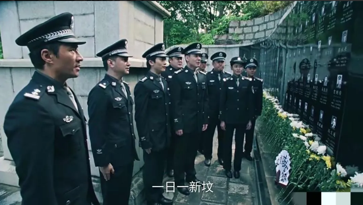 《扫毒风暴》大结局又是意难平啊[哭哭][哭哭][哭哭]说真的在追剧期间，想过杨
