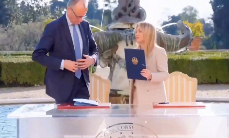 马克龙对华出尔反尔，也不是没有什么报应。你看德国就抛弃法国，选择与意大利结盟！为