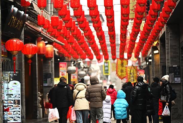 过年最怕的不是没年味，是有些“好意变打扰”。有些人嘴上说关心，实际是在给别人添堵