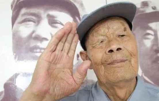 1956年，35岁农民，咳嗽10年，拒绝就医，一天，突然用力咳嗽，“哇”的一声，