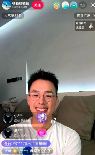四万人在线看他“唠嗑”，却没人告诉他：单干不是换个直播间那么简单。现在70人
