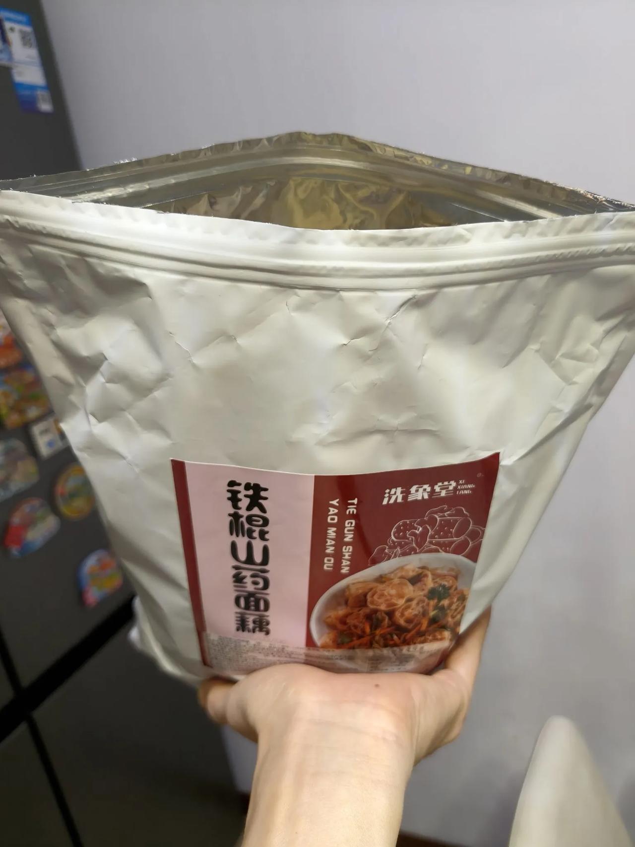 沈阳王先生近期网购了一袋铁棍山药面藕，到货后打开竟然有一块面藕发霉长毛。王先