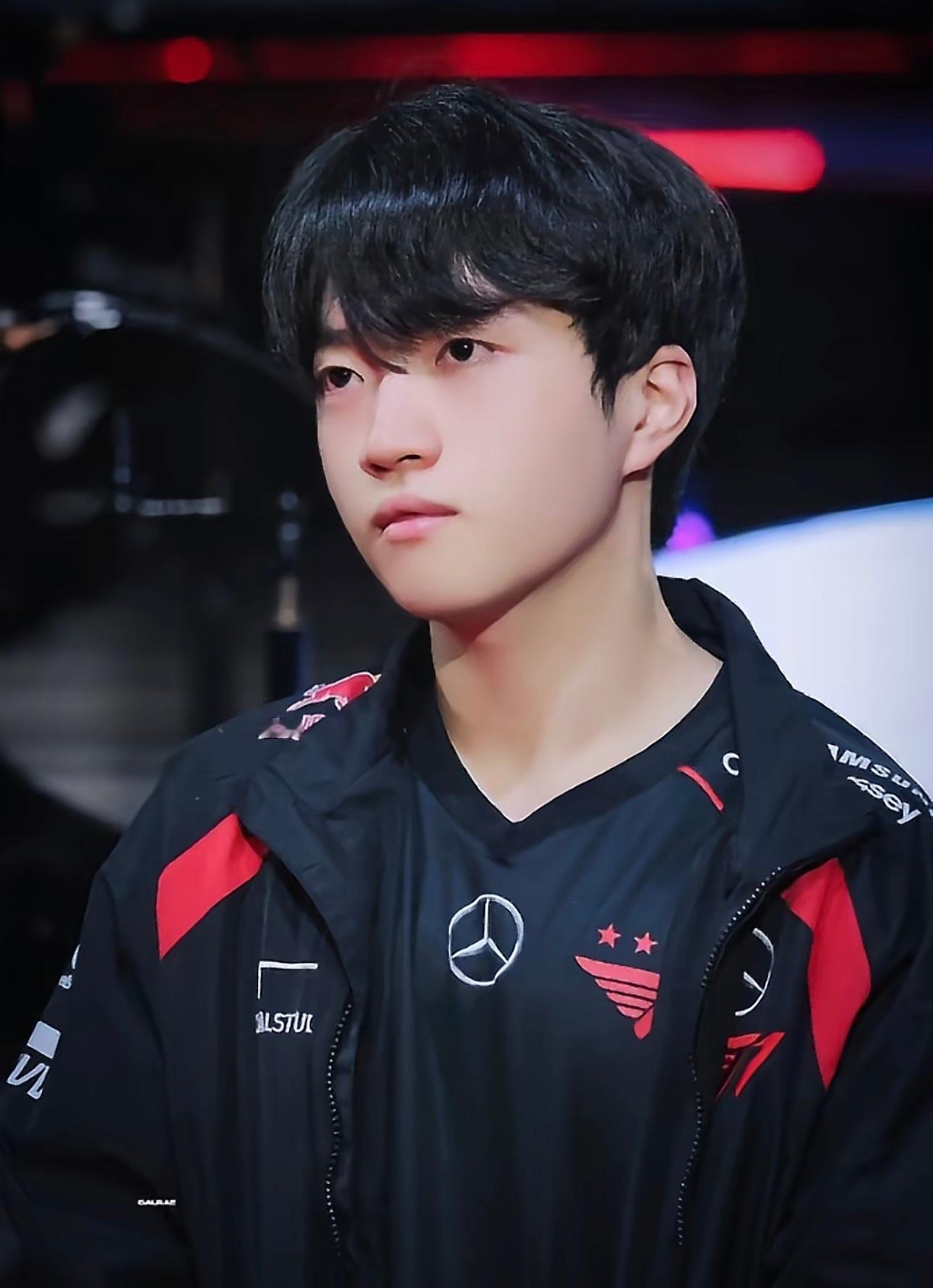 英雄联盟S冠最多的选手排行榜🏆第一名：Faker（6次）——2013、2015