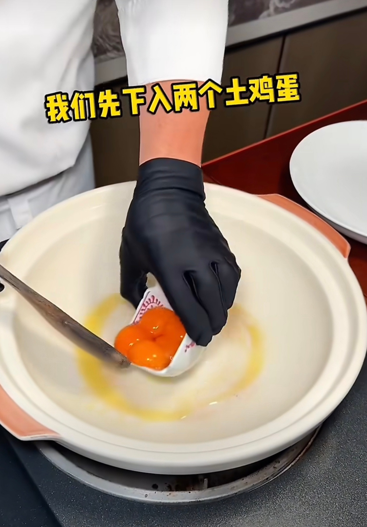 上海258一份的蛋炒饭食材整理好了，油，米饭➕九种材料，这份蛋炒饭经过厨师一通高