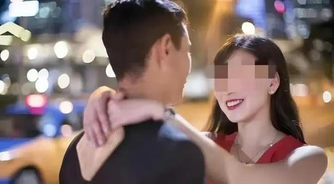 四川，女人半夜睡不着觉叫情夫来家里，折腾了一番就让情夫离开了。殊不知丈夫早就在小