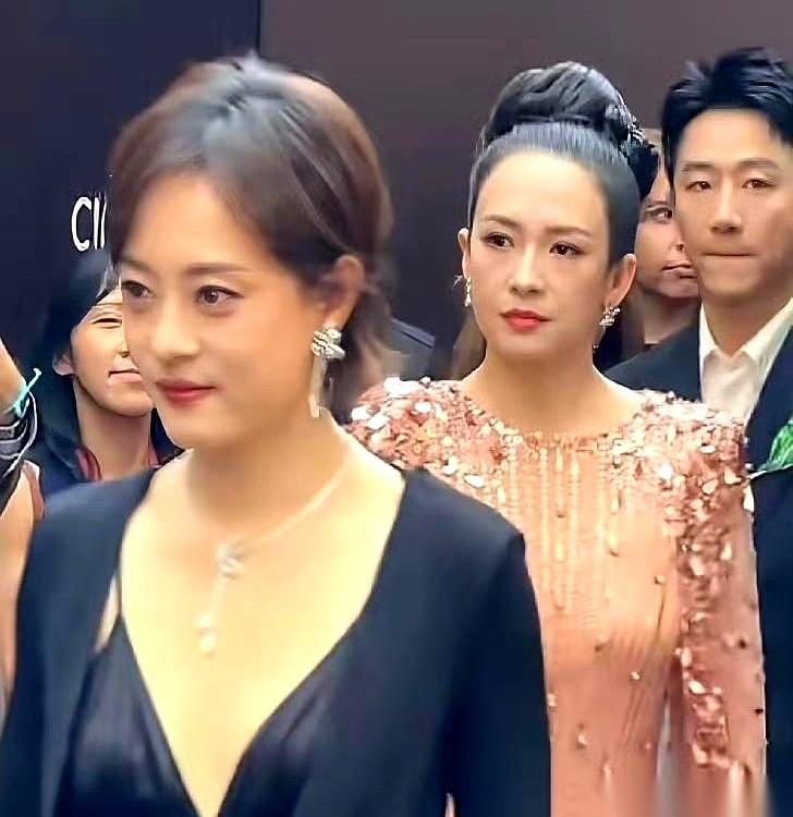 把孙俪和章子怡放一块儿，太有意思了。真的，就这一张照片，能聊出一部人性大片来。