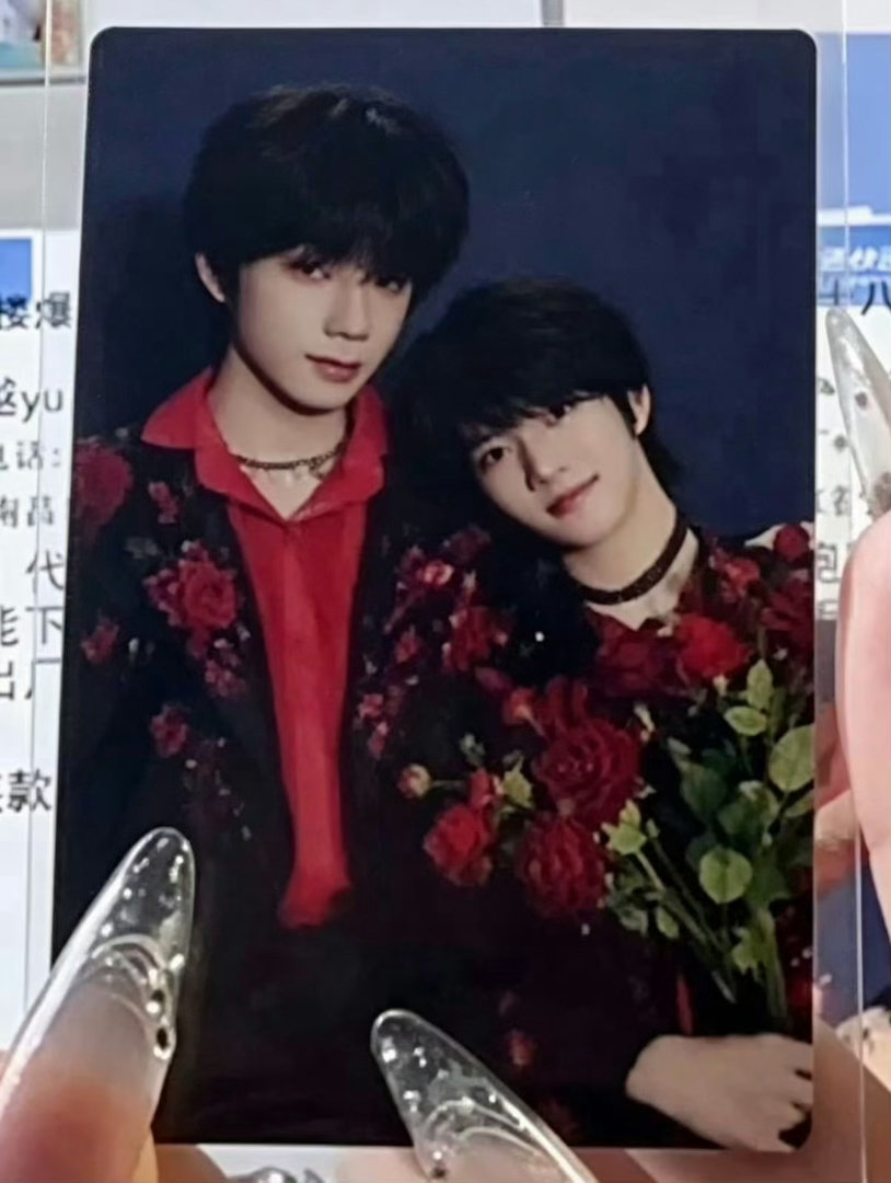 这特么结婚照吧