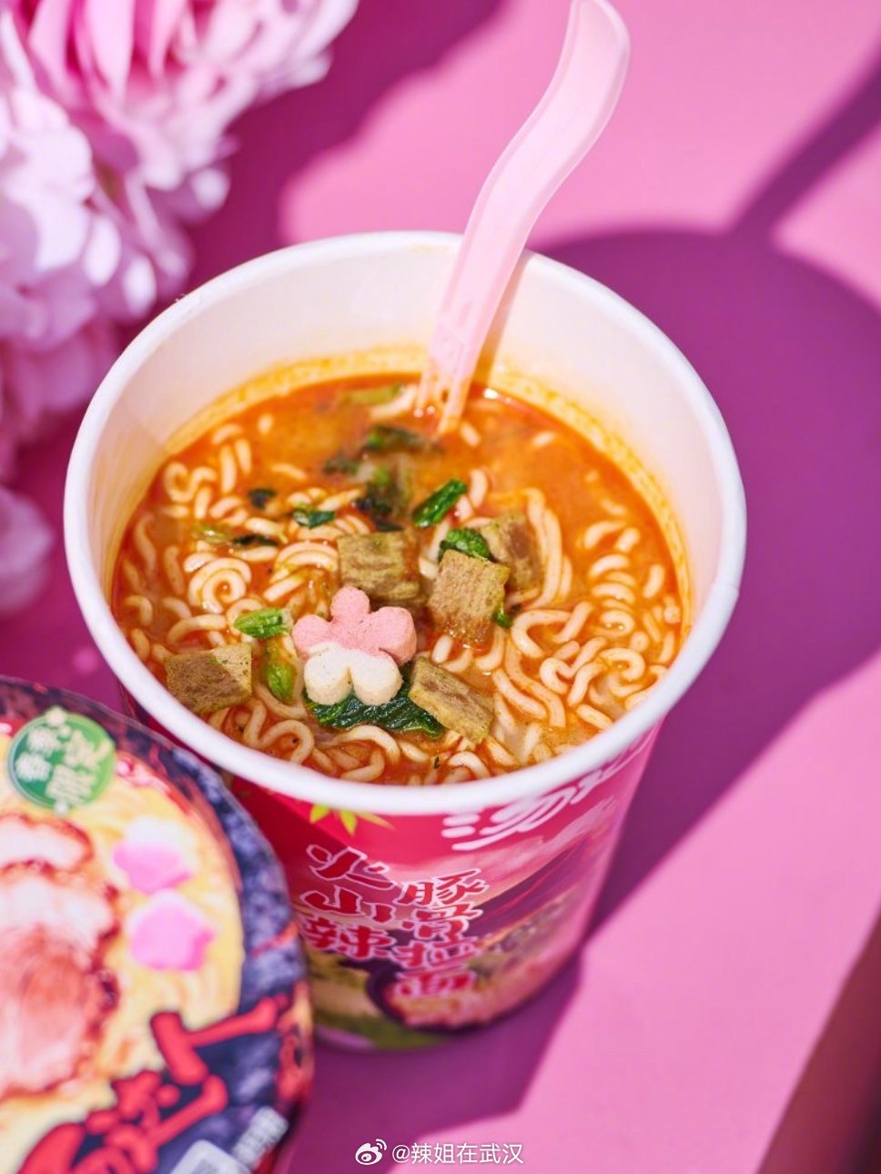 武汉武汉樱花不仅好看还好吃周日早上醒来，外面阳光很好。忽然想起东湖的樱花，应该