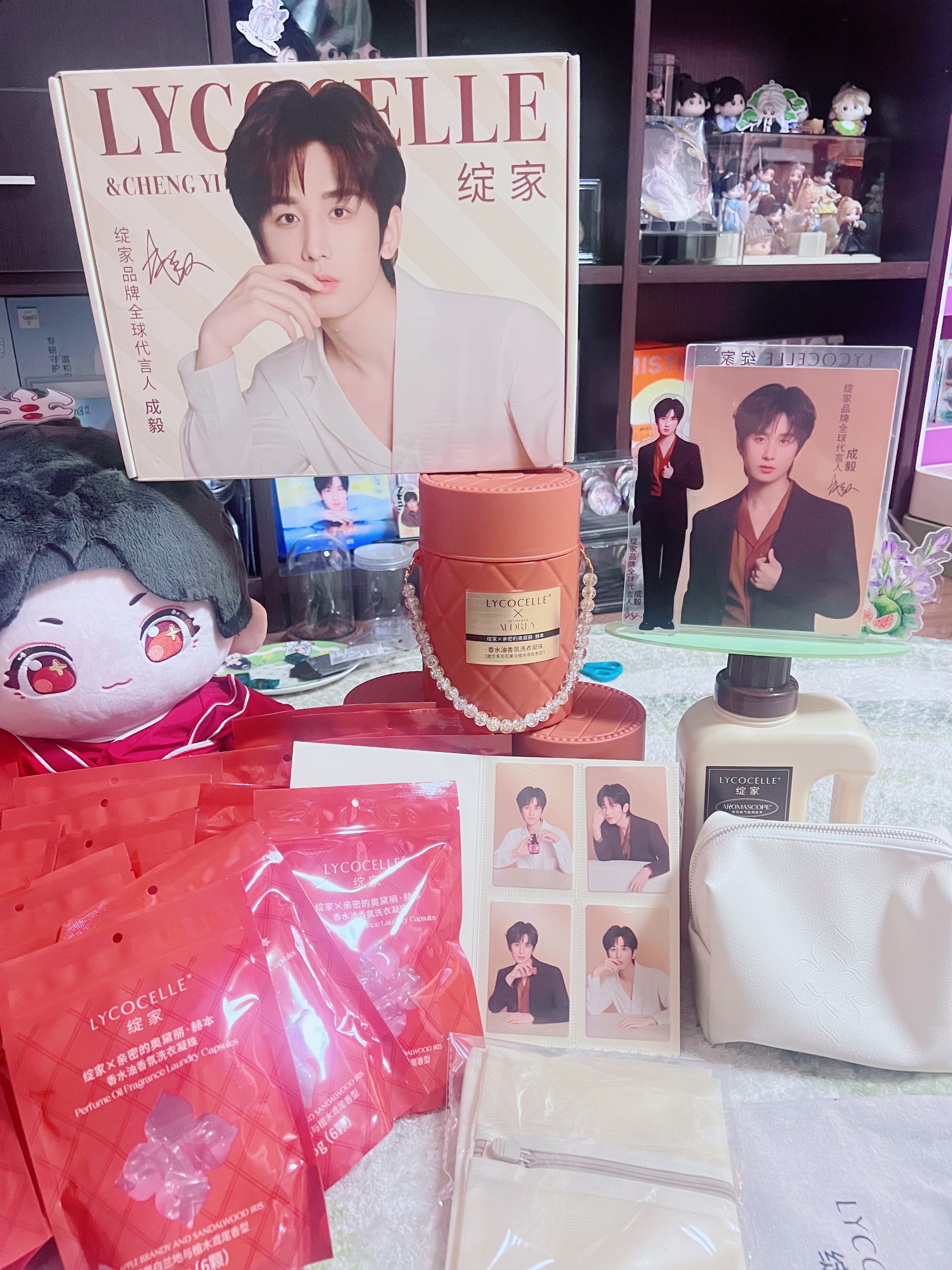 绽家的周边太美貌了！成毅现在完全是年上的魅惑成毅绽家首位品牌全球代言人