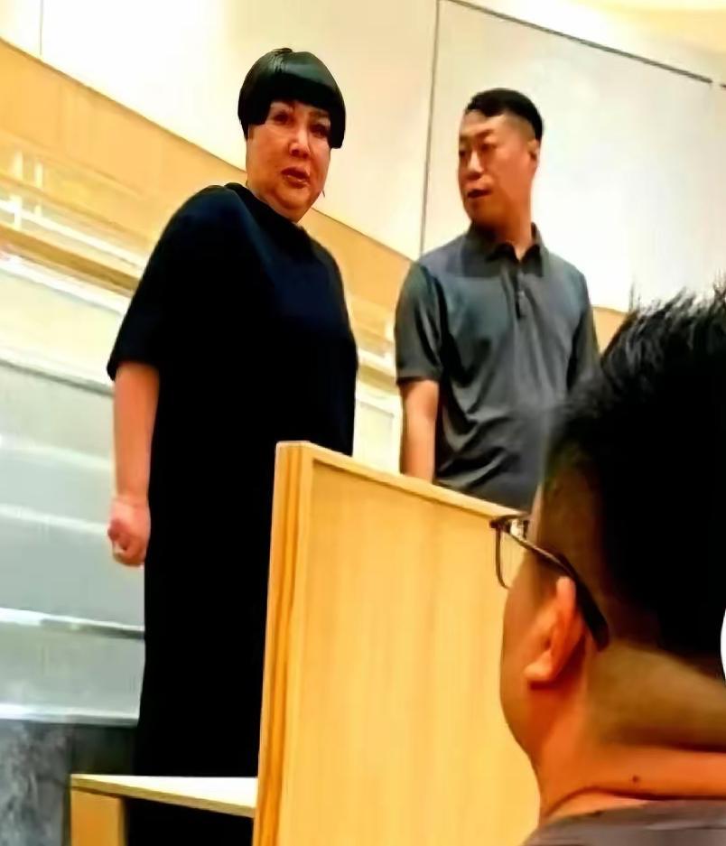 【德云社董事长王惠一句话叫停开业，网友得知真相以后会感谢她，你怎么看？】近日，