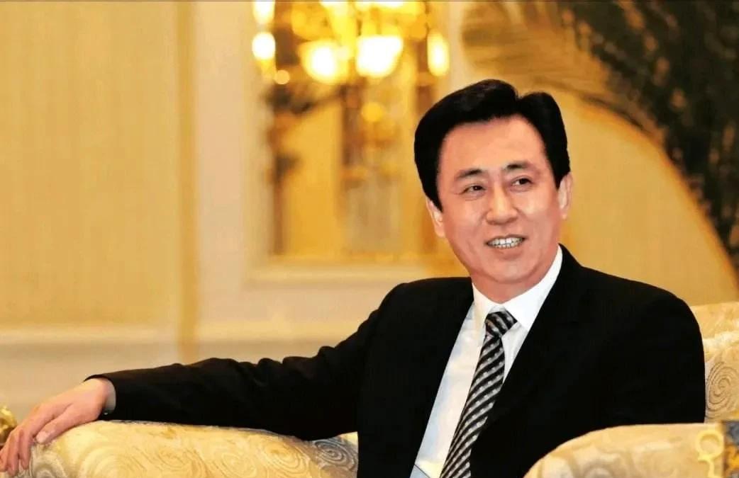 许家印有个特点，就是喜欢“大”，创办的公司叫“恒大”，搞房地产的目标也是做最大地