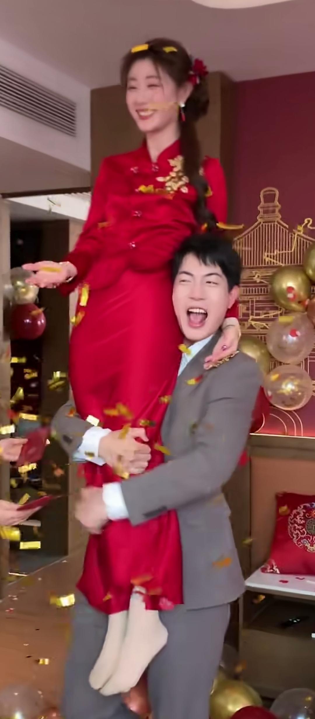 闰蜜今天大婚了[比心][比心][比心][祈祷][祈祷][玫瑰]