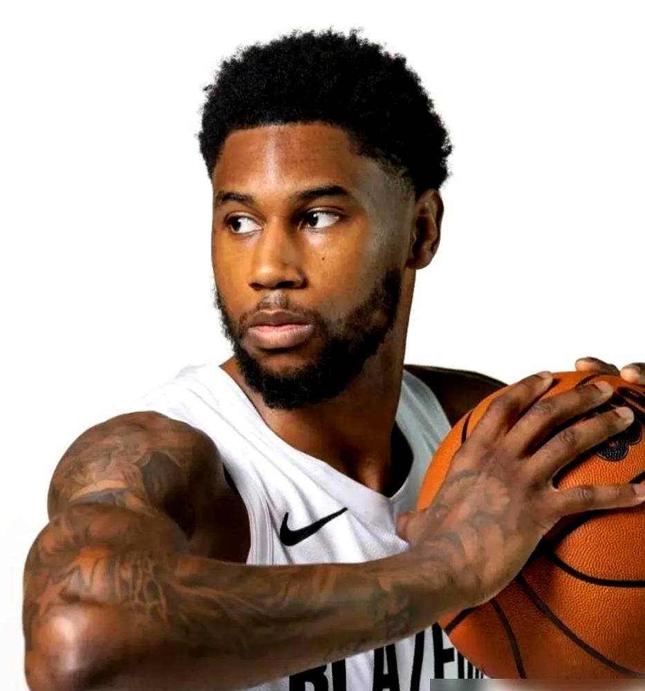 当广东男篮刚行使萨姆纳优先续约权时，转头却被曝盯上前NBA首轮秀布莱克·韦斯利，