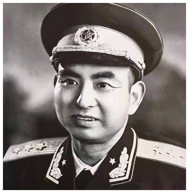 百万志愿军回国怎样安排？一上将给出方案，毛主席同意点头批示1957年，毛主席与