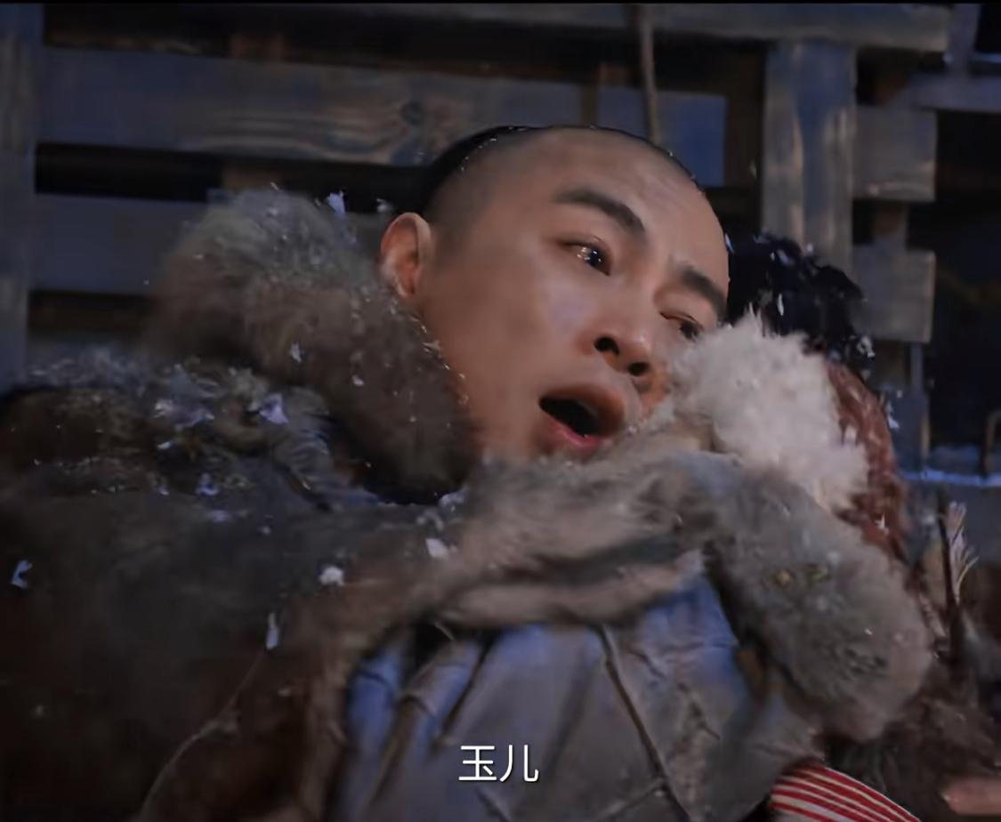 男人也是慕强的，古平原绝望之际看到玉儿射狼，眼神都变了。古平原望向玉儿，就像