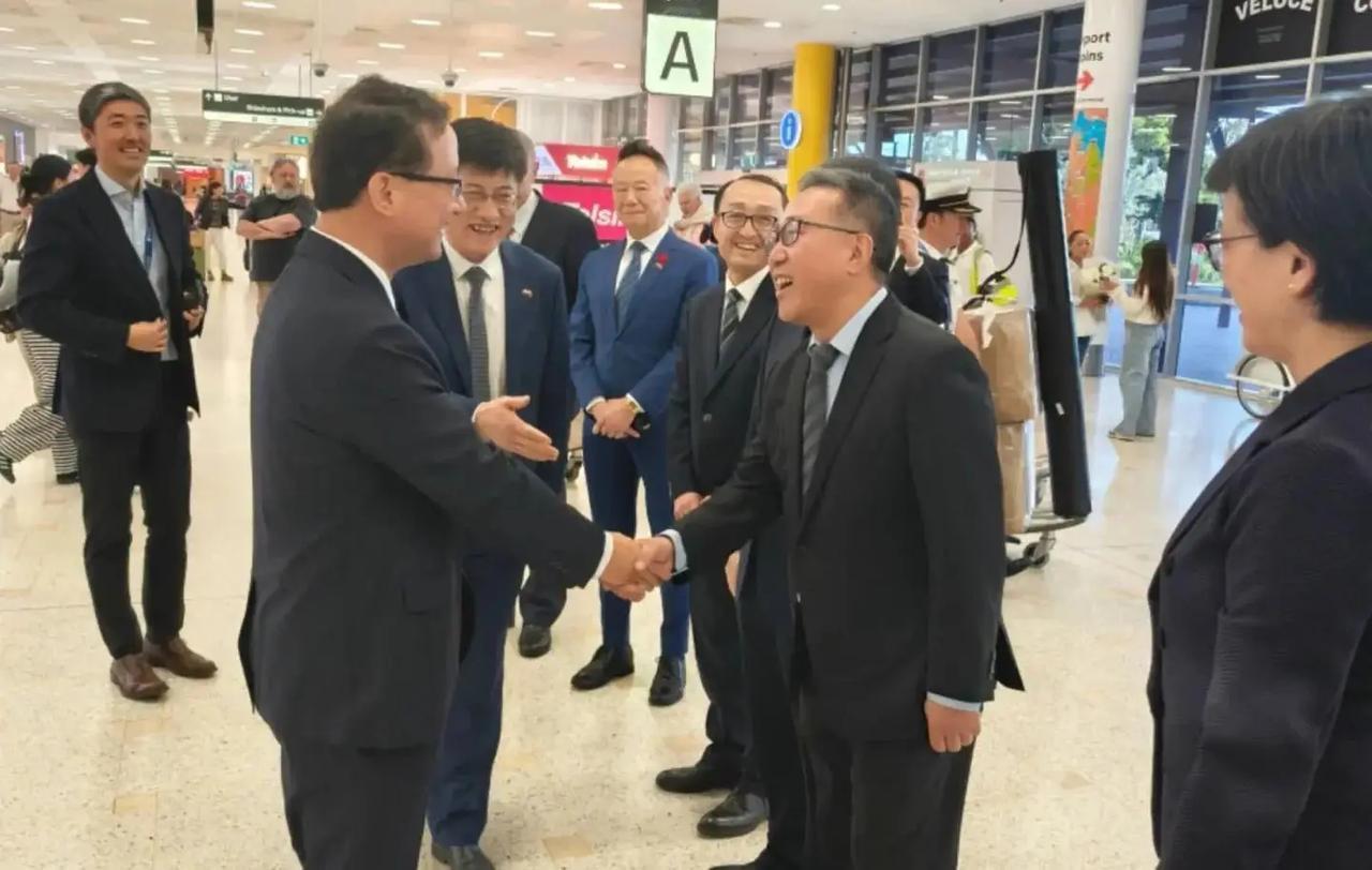 刘劲松抵达堪培拉那天，澳大利亚媒体没等他从廊桥走出来，标题就已经拟好了——“亚洲