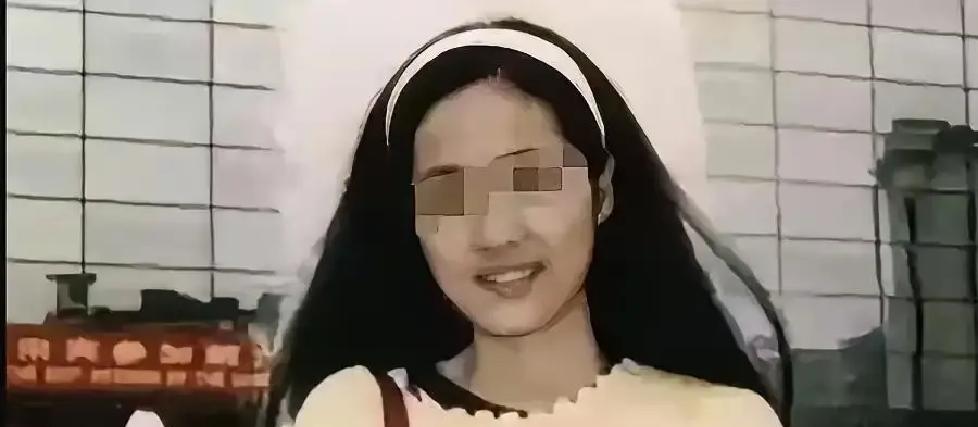 1988年腊月，辽宁本溪那场血案里，那个叫左雪梅的女孩她从13岁起，就被养父锁