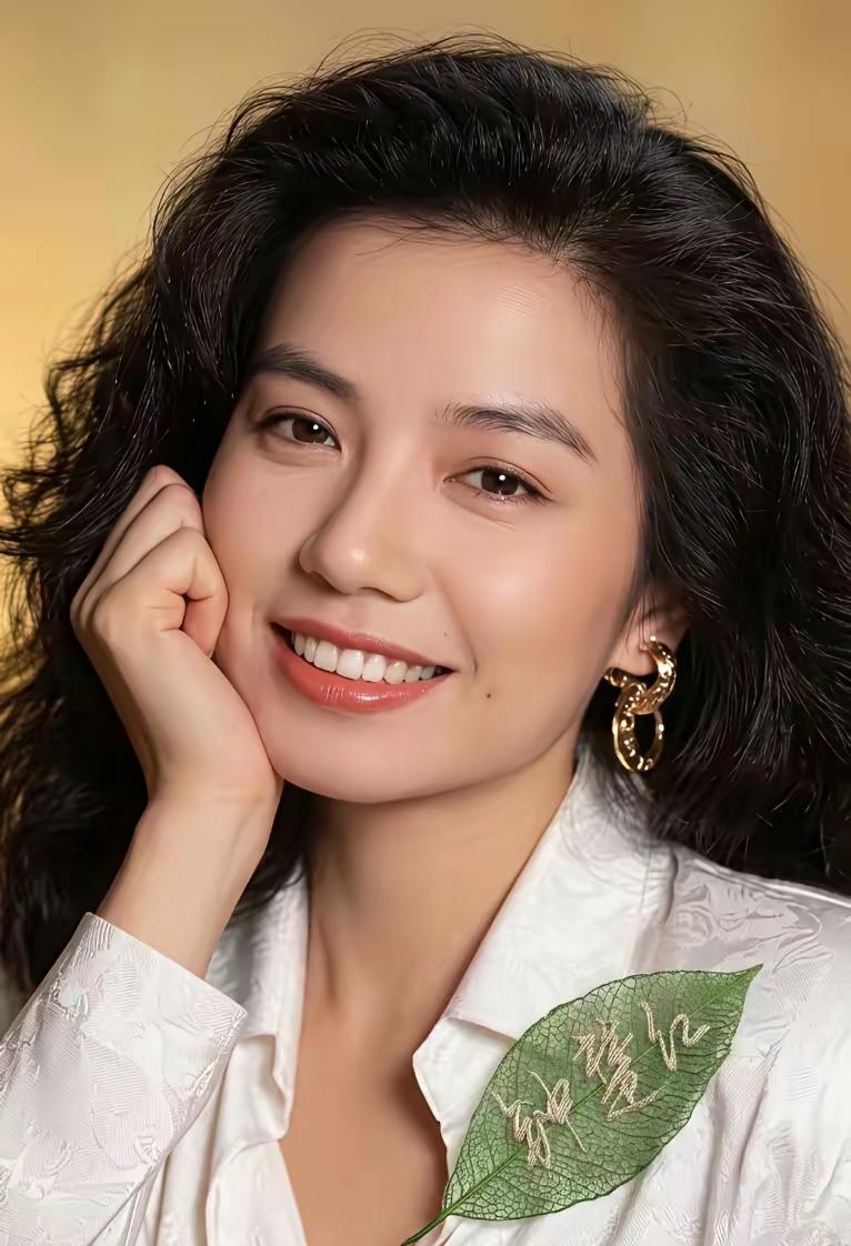 香港娱乐圈美女众多，就是只对钟楚红情有独钟，林青霞，关之琳，王祖贤，李嘉欣一个个