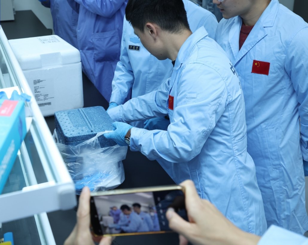 【中国空间站第九批实验样品返回并交付科学家】中国空间站第九批空间科学实验样品昨