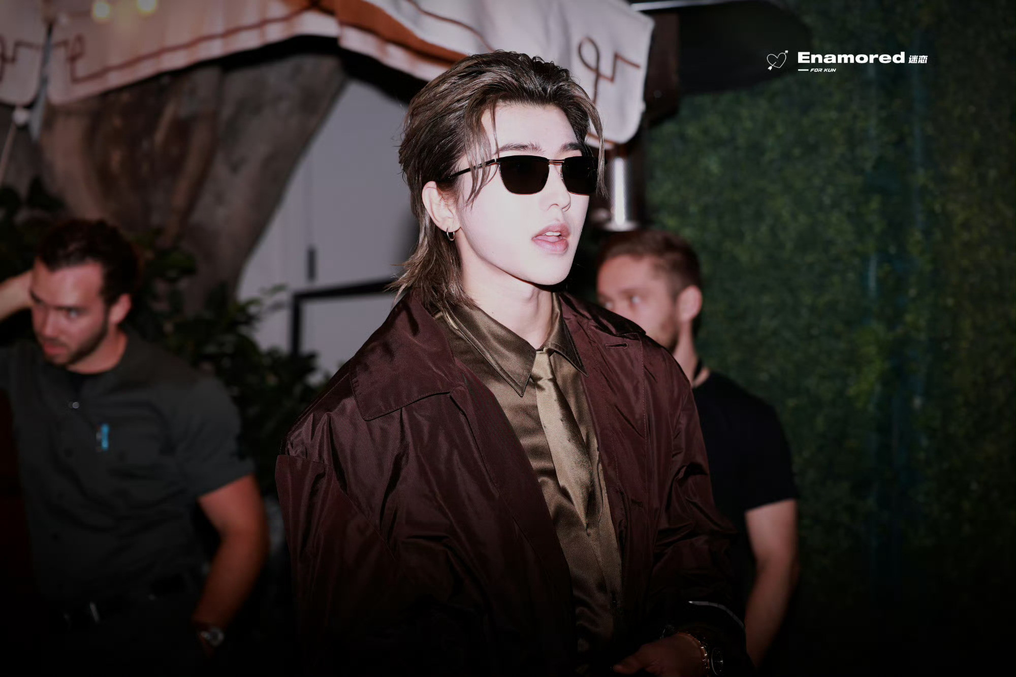 蔡徐坤惊喜亮相美版GQMOTY30周年刊红毯，作为全球顶级男刊母版GQMa