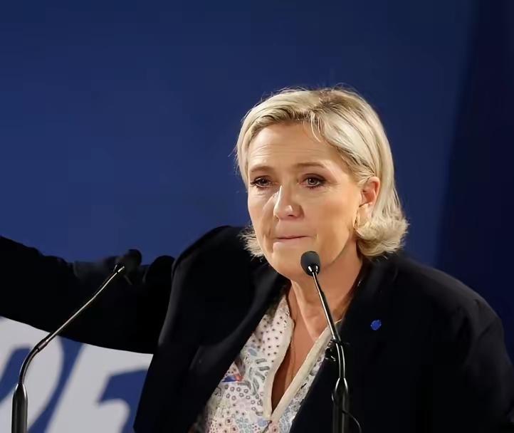 首位法国女总统就要诞生了，外来移民的通道也将随之关闭。最新民调显示，国民联盟