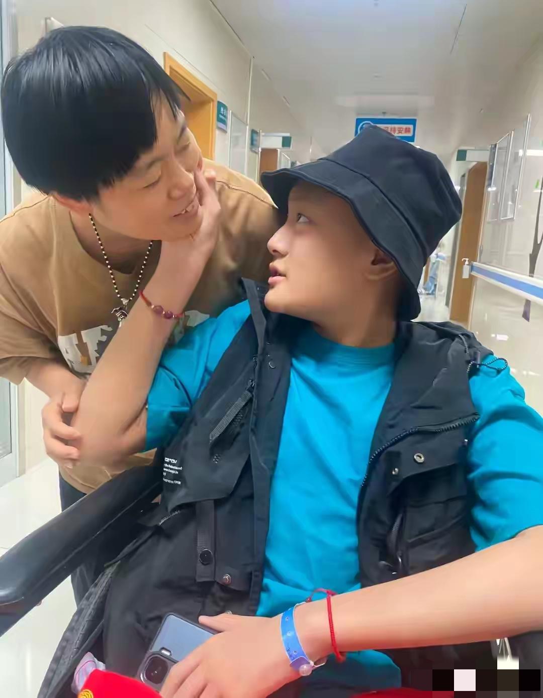 15岁少年离世：别让年轻成为忽视健康的资本看到河南网红芳姐的讣告，真的瞬间