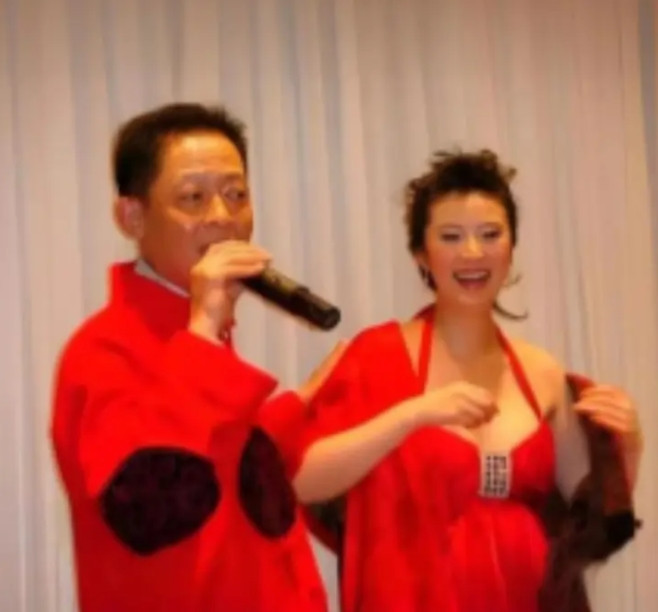 2008年，女强人陈坚红，深深迷上了王志文，她抛出一个无法拒绝的条件，“我五亿身