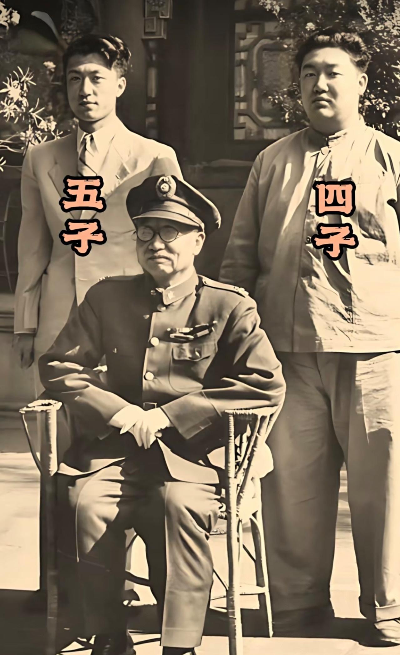 1947年，阎锡山与四子阎志敏、五子阎志惠在阎家官邸拍下合影，这张照片成了兄弟二