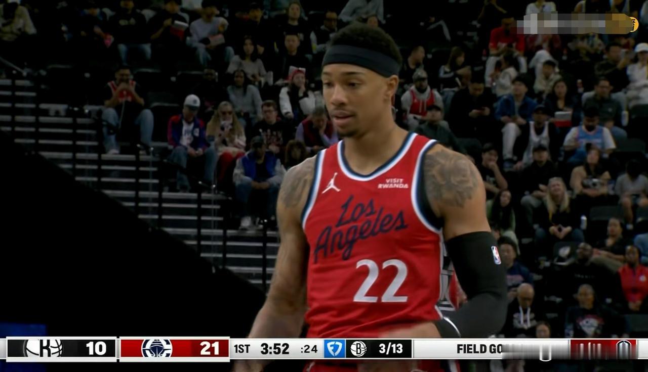 我强烈建议快船立刻给小将米勒转正！在今天快船主场迎战篮网的比赛中，目前双方半场战