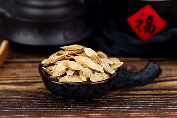 黄芪再次成为关注对象！医生发现：喝黄芪水时，千万多留意这几点黄芪这味药材，泡