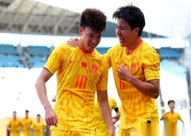 U23亚运会刚拼下一块铜牌，前主帅安东尼奥没急着灌鸡汤，直接把一份“点名册”拍在