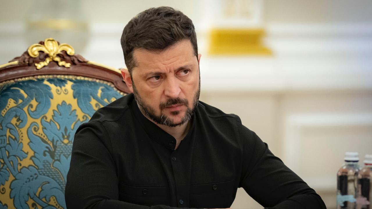 泽连斯基破罐子破摔，乌克兰已无可救。泽连斯基两个骚操作，一是宣布